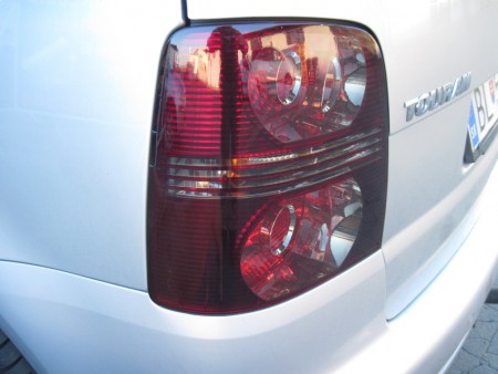 Bledá čierna fólia na svetlá