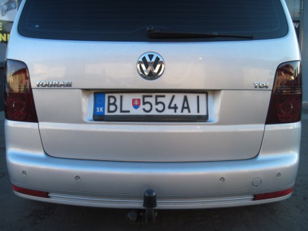 Bledá čierna fólia na svetlá