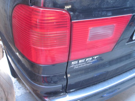 Pred montážou fólie na svetlá